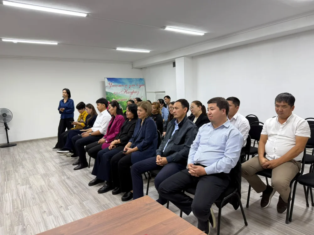 Қазақстан Республикасындағы Адам құқықтары жөніндегі уәкілдің Шымкент қаласы бойынша өкілі Н. Абдезов Қазақстан Республикасы Стратегиялық жоспарлау және реформалар агенттігі Ұлттық статистика бюросының Шымкент қаласы бойынша департаменті РММ қызметкерлерімен кездесу өткізді. — Фотосурет 3