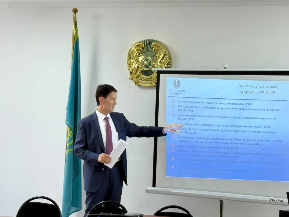 Қазақстан Республикасындағы Адам құқықтары жөніндегі уәкілдің Шымкент қаласы бойынша өкілі Н. Абдезов Қазақстан Республикасы Стратегиялық жоспарлау және реформалар агенттігі Ұлттық статистика бюросының Шымкент қаласы бойынша департаменті РММ қызметкерлерімен кездесу өткізді. — Фотосурет 5