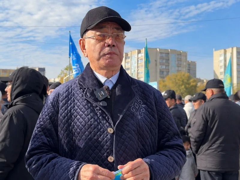 Қарағандыда Республика күніне орай Мемлекеттік Ту көтерілді
