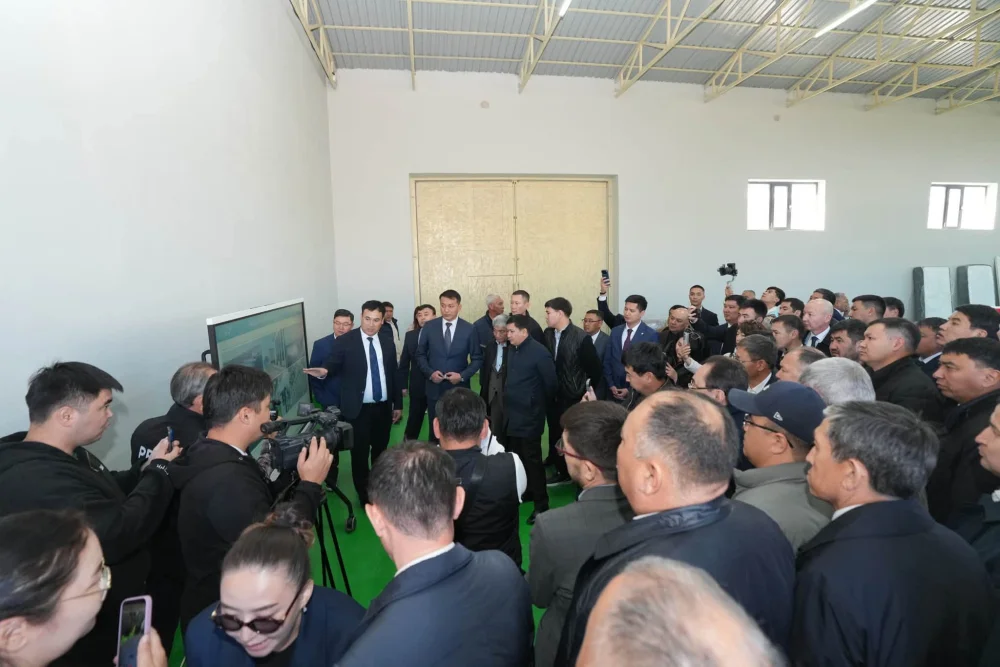 ЕЛІМІЗДІҢ ӨҢІРЛЕРІНЕН КЕЛГЕН ДЕЛЕГАЦИЯЛАР ТҮРКІСТАННЫҢ КӘСІПКЕРЛІКТІ ДАМЫТУ ТӘЖІРИБЕСІН ҮЙРЕНІП ЖАТЫР — Фотосурет 6