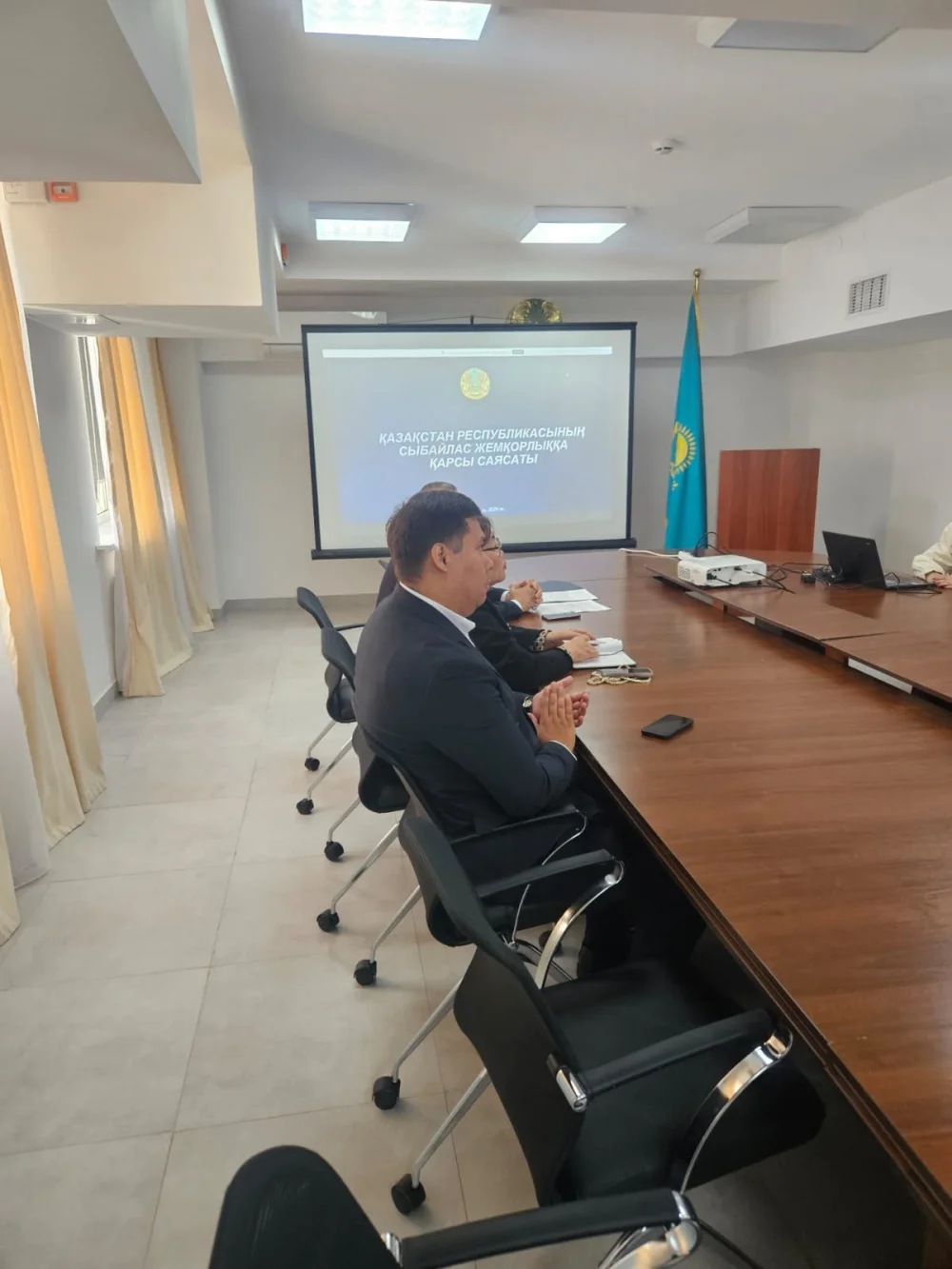 Алматы қаласы Әділет департаментінде сыбайлас жемқорлықтың алдын алу және қызметтік әдеп мәселелері талқыланды — Фотосурет 2
