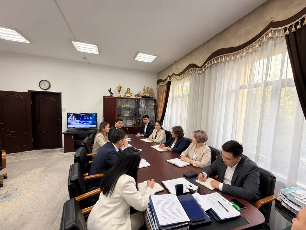 2026 жылғы 27 қазанда «Жетісу облысының жолаушылар көлігі және автомобиль жолдары басқармасы» ММ-де мемлекеттік қызметшілер арасында сыбайлас жемқорлыққа қарсы мәдениетті қалыптастыру мақсатында «Сыбайлас жемқорлыққа қарсы мәдениет және адалдық» тақырыбында семинар өткізілді.