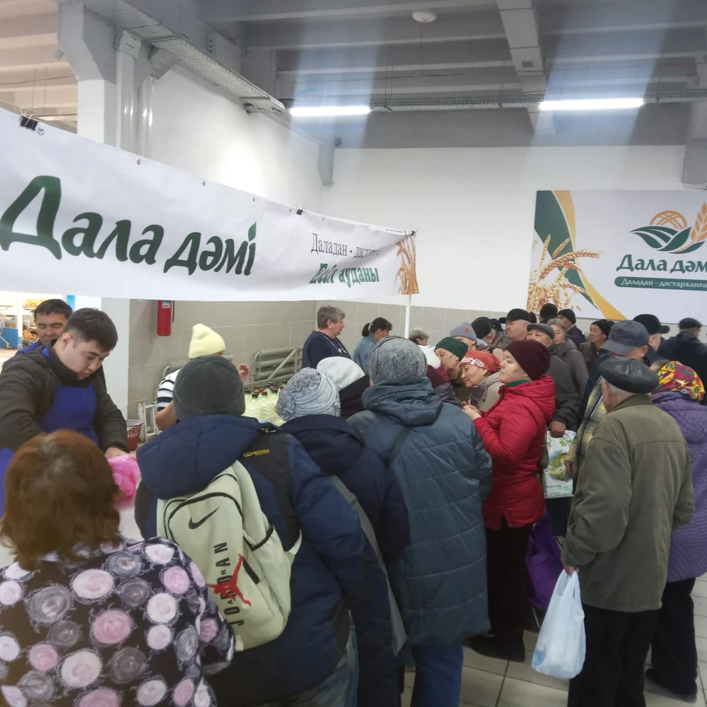 10.10.2026 жылы Петропавл қаласында Жамбыл ауданының ауыл шаруашылық тауар өндірушілерінің қатысуымен кезекті апта сайынғы ауыл шаруашылық жәрмеңкесі өткізілді. — Фотосурет 2