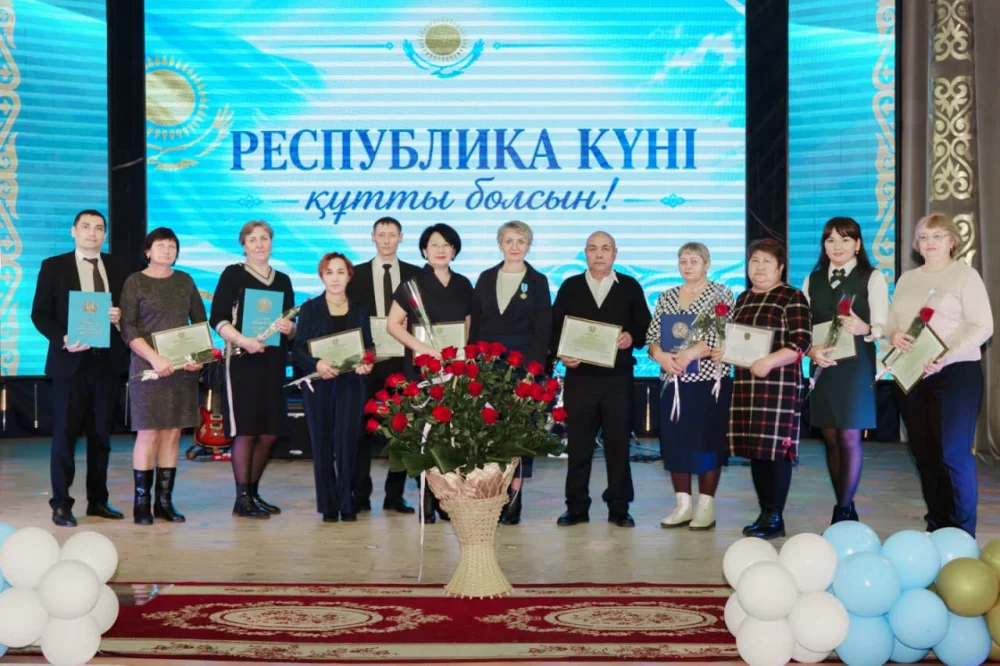 Мамлют ауданында Қазақстан Республикасының күніне арналған салтанатты жиын өтті. — Фотосурет 4
