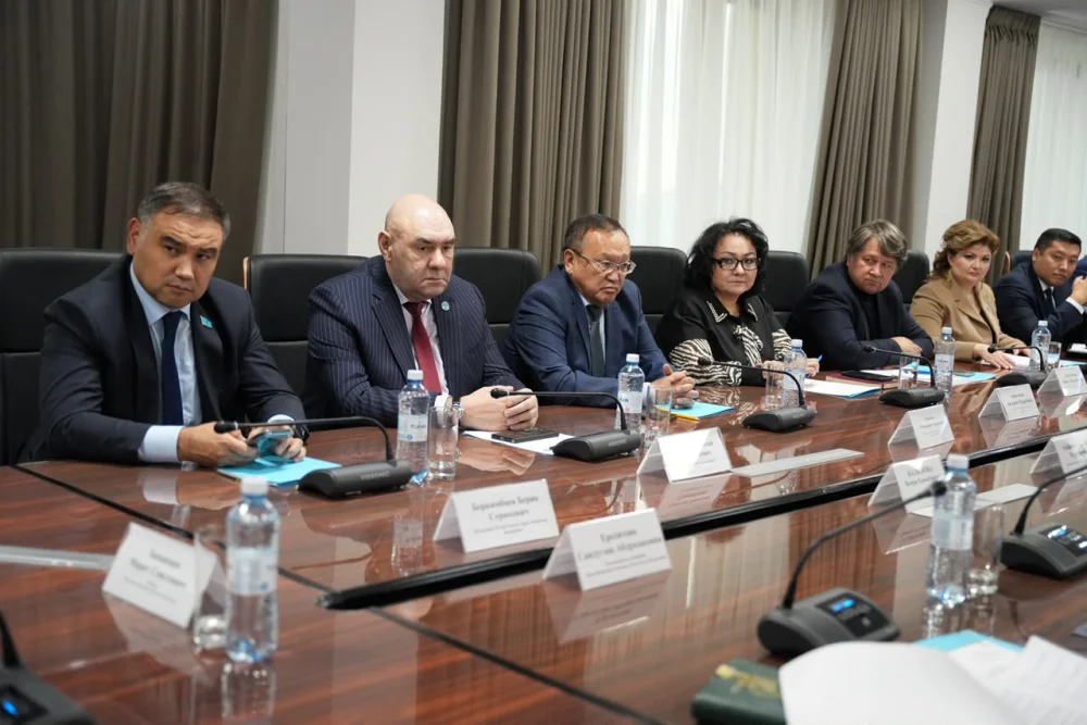 Әділет министрлігінде азаматтық заңнаманы жетілдіру мәселелері талқыланды — Фотосурет 4