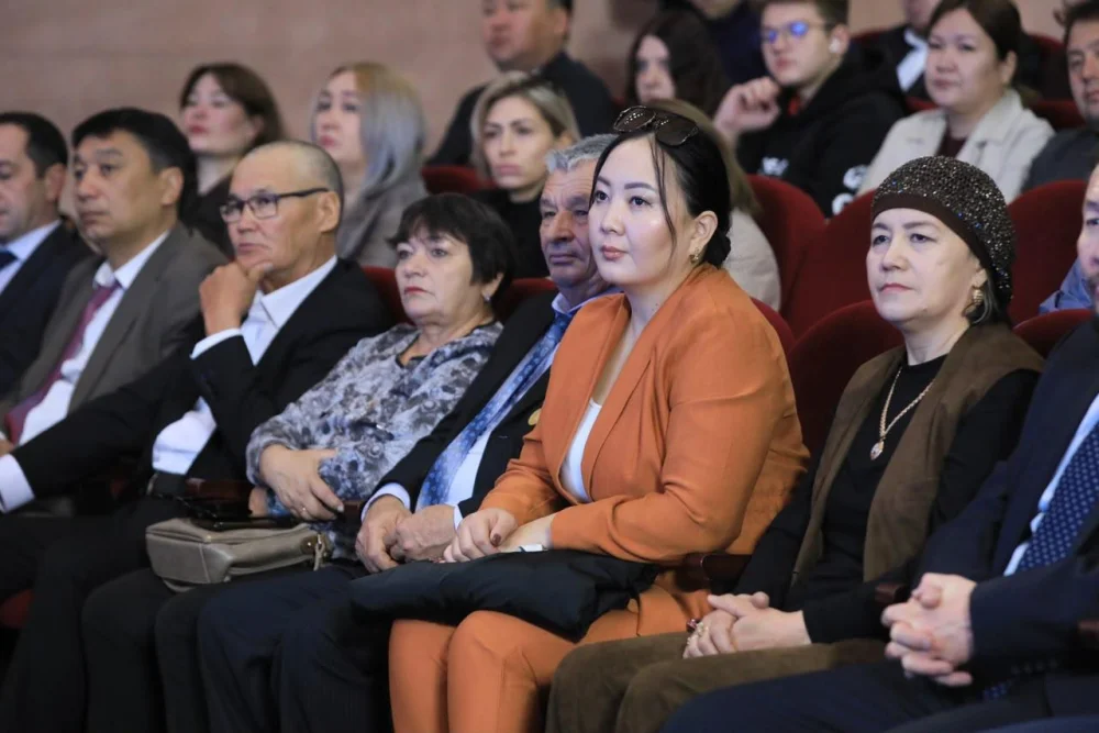 Ақтөбе облысында кәсіпкерлікті қолдау шаралары кеңейтілуде: өңірдің үздік кәсіпкерлері марапатталды — Фотосурет 12