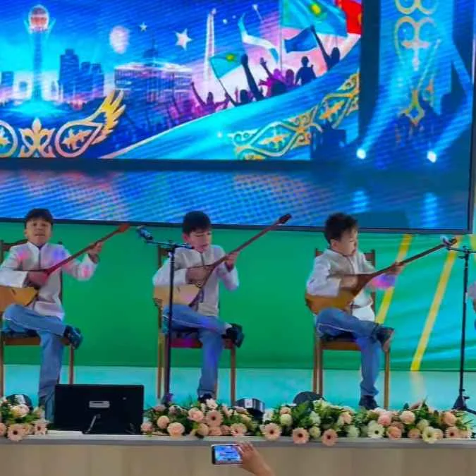 Қарияларға мерекелік көңіл-күй сыйлаған өнерпаздар — Фотосурет 2