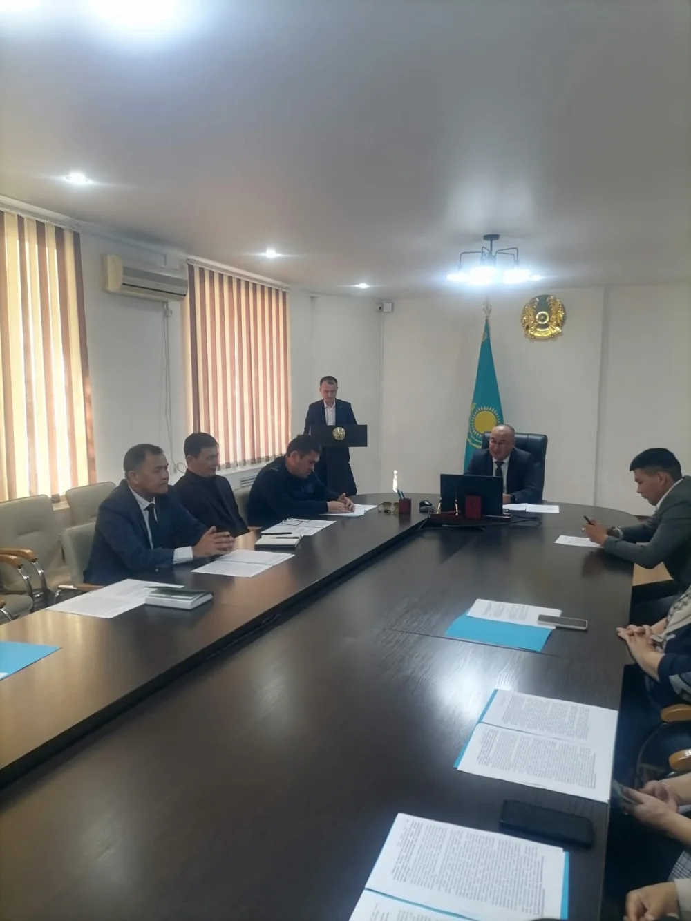 Қаратөбе ауданы әкімдігі жанындағы кәмелетке толмағандардың істері және олардың құқықтарын қорғау жөніндегі комиссияның кезекті отырысы 2026 жылғы 27 қазан күні аудан әкімдігі ғимаратында өтті. — Фотосурет 2
