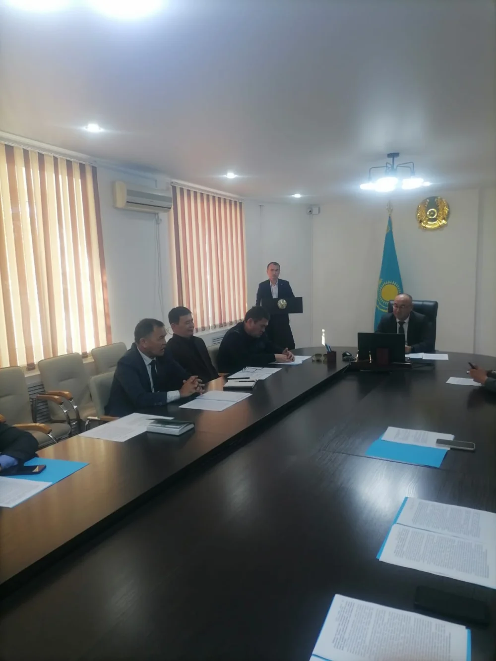 Қаратөбе ауданы әкімдігі жанындағы кәмелетке толмағандардың істері және олардың құқықтарын қорғау жөніндегі комиссияның кезекті отырысы 2026 жылғы 27 қазан күні аудан әкімдігі ғимаратында өтті. — Фотосурет 1