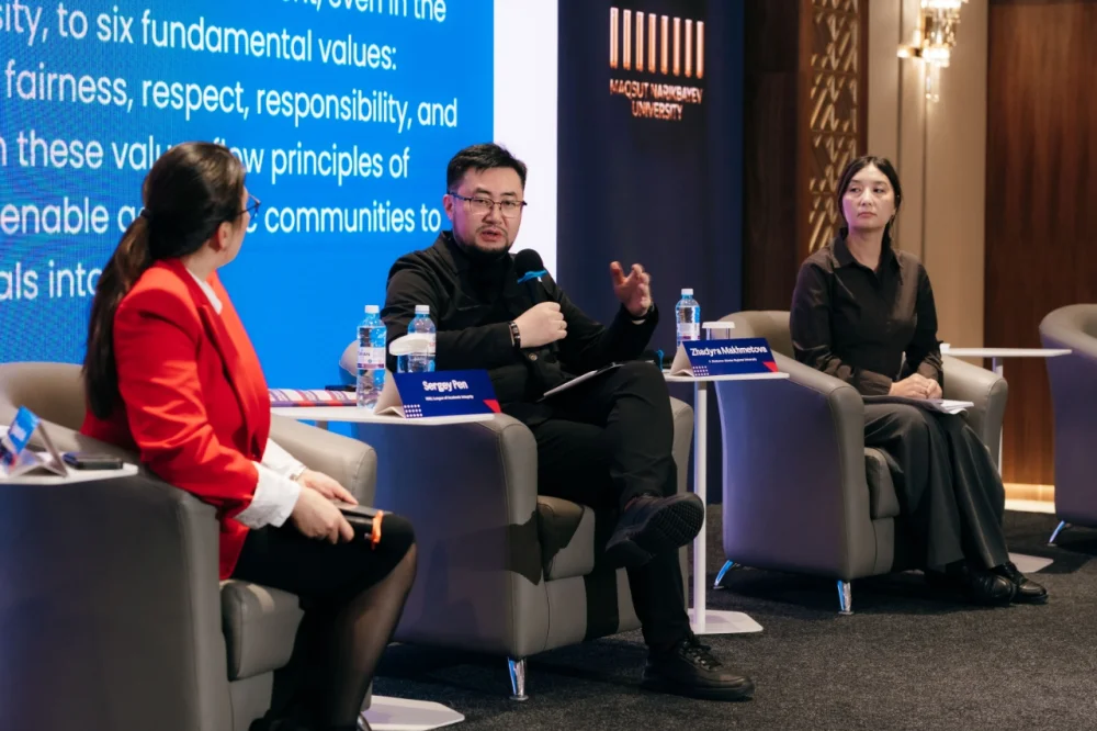 2026 жылғы 29 қазанда Британдық кеңестің (British Council) бастамасымен және ҚР ҒЖБМ Ғылым және жоғары білім саласындағы сапаны қамтамасыз ету комитетінің қолдауымен MNU-де «Қазақстандағы трансұлттық білім беруді аккредиттеу: сапа, сенім және академиялық адалдық» атты дөңгелек үстел өтті — Фотосурет 4