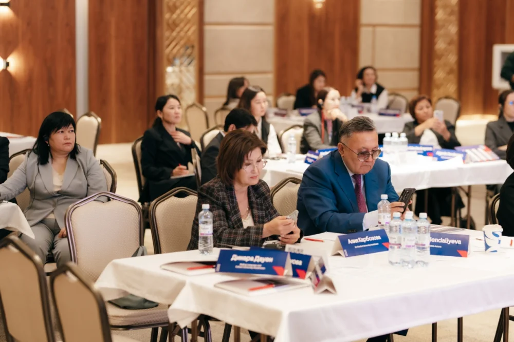 2026 жылғы 29 қазанда Британдық кеңестің (British Council) бастамасымен және ҚР ҒЖБМ Ғылым және жоғары білім саласындағы сапаны қамтамасыз ету комитетінің қолдауымен MNU-де «Қазақстандағы трансұлттық білім беруді аккредиттеу: сапа, сенім және академиялық адалдық» атты дөңгелек үстел өтті — Фотосурет 11