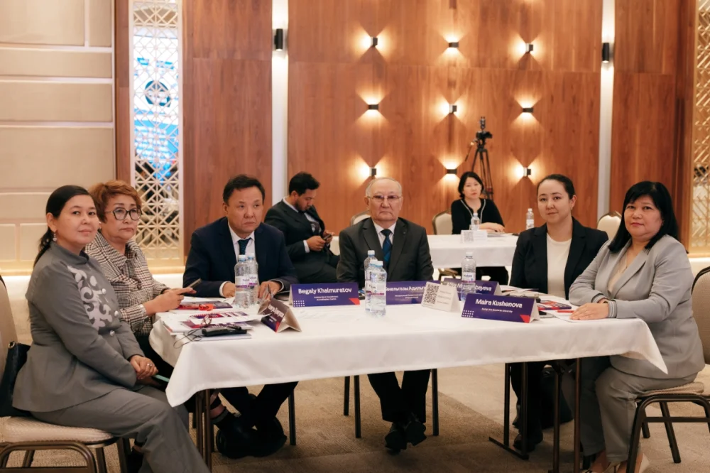 2026 жылғы 29 қазанда Британдық кеңестің (British Council) бастамасымен және ҚР ҒЖБМ Ғылым және жоғары білім саласындағы сапаны қамтамасыз ету комитетінің қолдауымен MNU-де «Қазақстандағы трансұлттық білім беруді аккредиттеу: сапа, сенім және академиялық адалдық» атты дөңгелек үстел өтті — Фотосурет 8