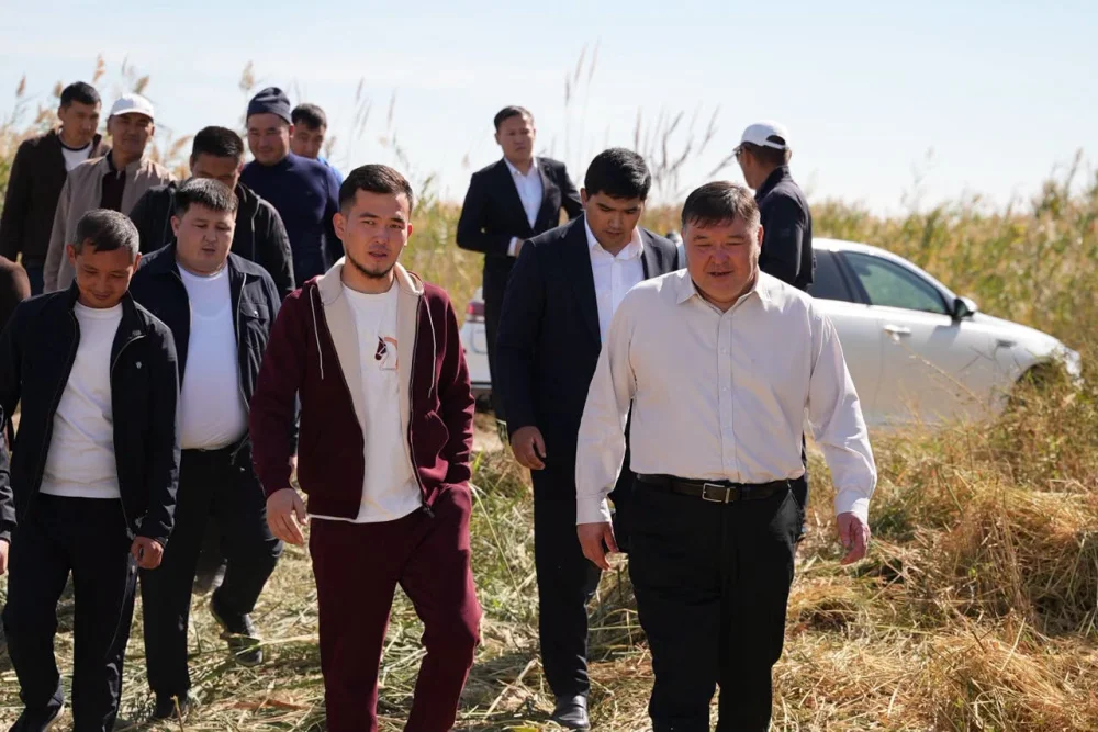 ШАРДАРА АУДАНЫНЫҢ ӘКІМІ АРМАН РОМАНҰЛЫ "ДІНИСЛАМ" ШАРУА ҚОЖАЛЫҒЫНЫҢ АЛҚАБЫНА БАРДЫ. — Фотосурет 1