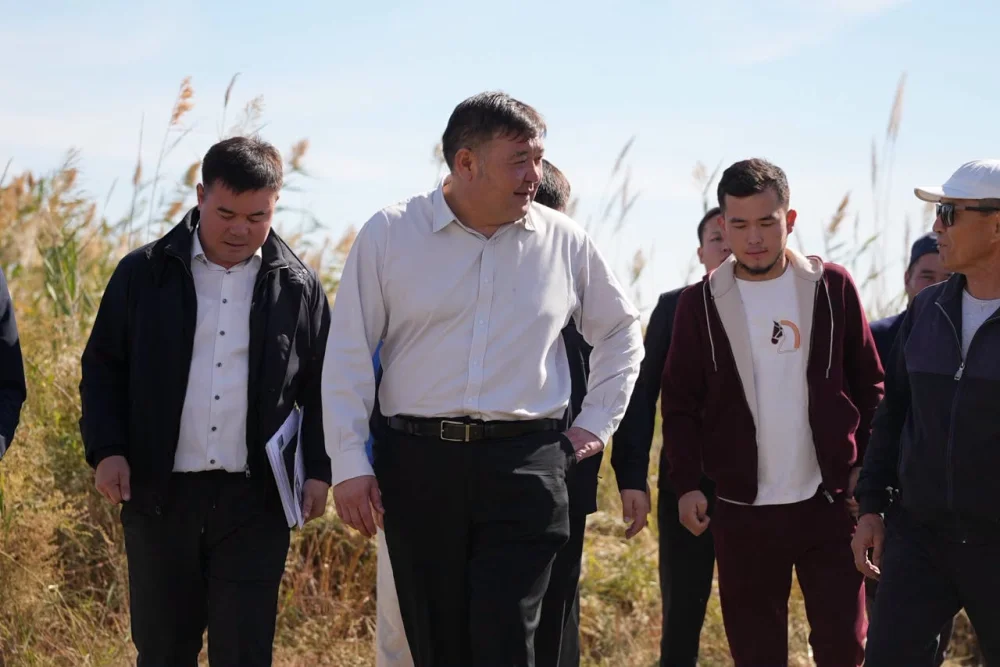 ШАРДАРА АУДАНЫНЫҢ ӘКІМІ АРМАН РОМАНҰЛЫ "ДІНИСЛАМ" ШАРУА ҚОЖАЛЫҒЫНЫҢ АЛҚАБЫНА БАРДЫ. — Фотосурет 4