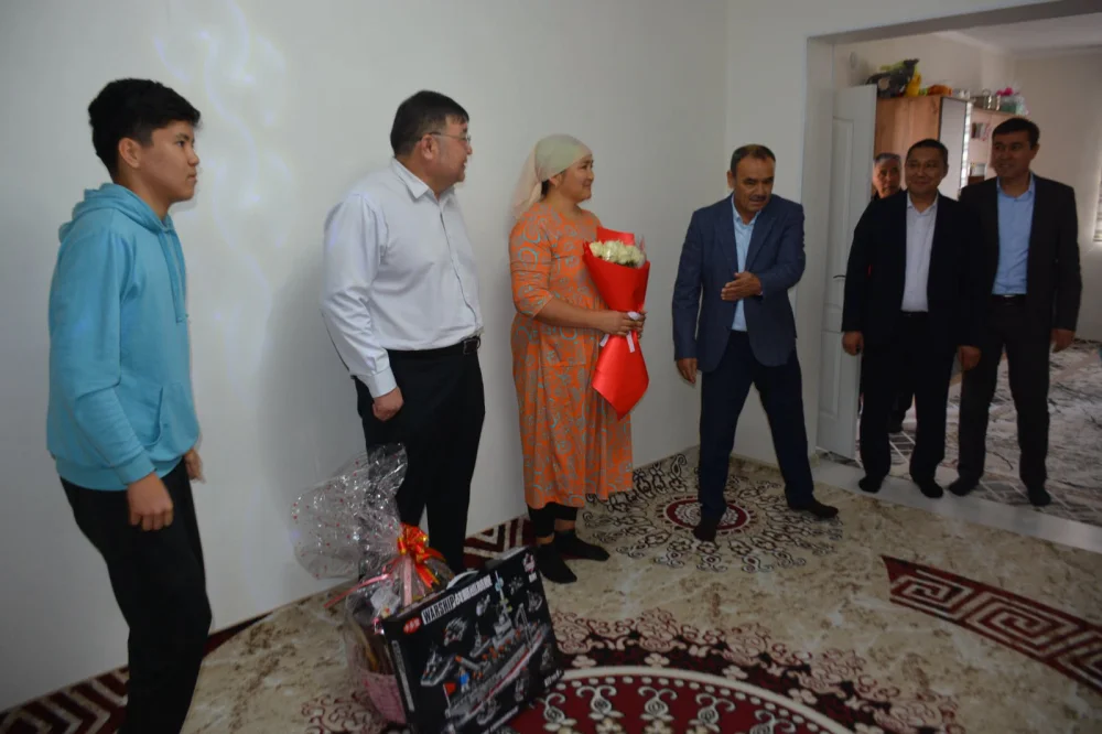МҮГЕДЕКТІГІ БАР НҰРИСЛАМ ЖОЙБАРХАННЫҢ ОТБАСЫНА АРМАН РОМАНҰЛЫ АРНАЙЫ БАРЫП ҚҰТТЫҚТАДЫ — Фотосурет 4