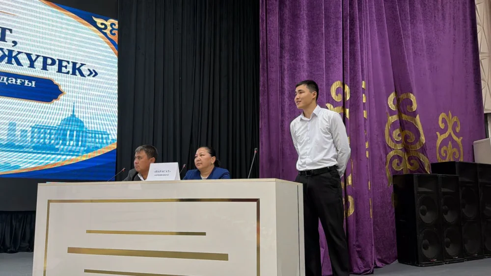 «ЫСТЫҚ ҚАЙРАТ, НҰРЛЫ АҚЫЛ, ЖЫЛЫ ЖҮРЕК»: ШАРДАРАДА МЕМЛЕКЕТТІК ҚЫЗМЕТШІЛЕР АРАСЫНДА ДЕБАТ ӨТТІ — Фотосурет 8
