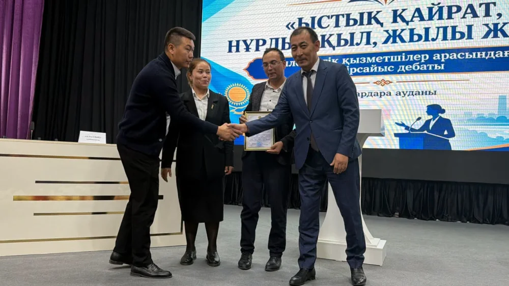 «ЫСТЫҚ ҚАЙРАТ, НҰРЛЫ АҚЫЛ, ЖЫЛЫ ЖҮРЕК»: ШАРДАРАДА МЕМЛЕКЕТТІК ҚЫЗМЕТШІЛЕР АРАСЫНДА ДЕБАТ ӨТТІ — Фотосурет 4