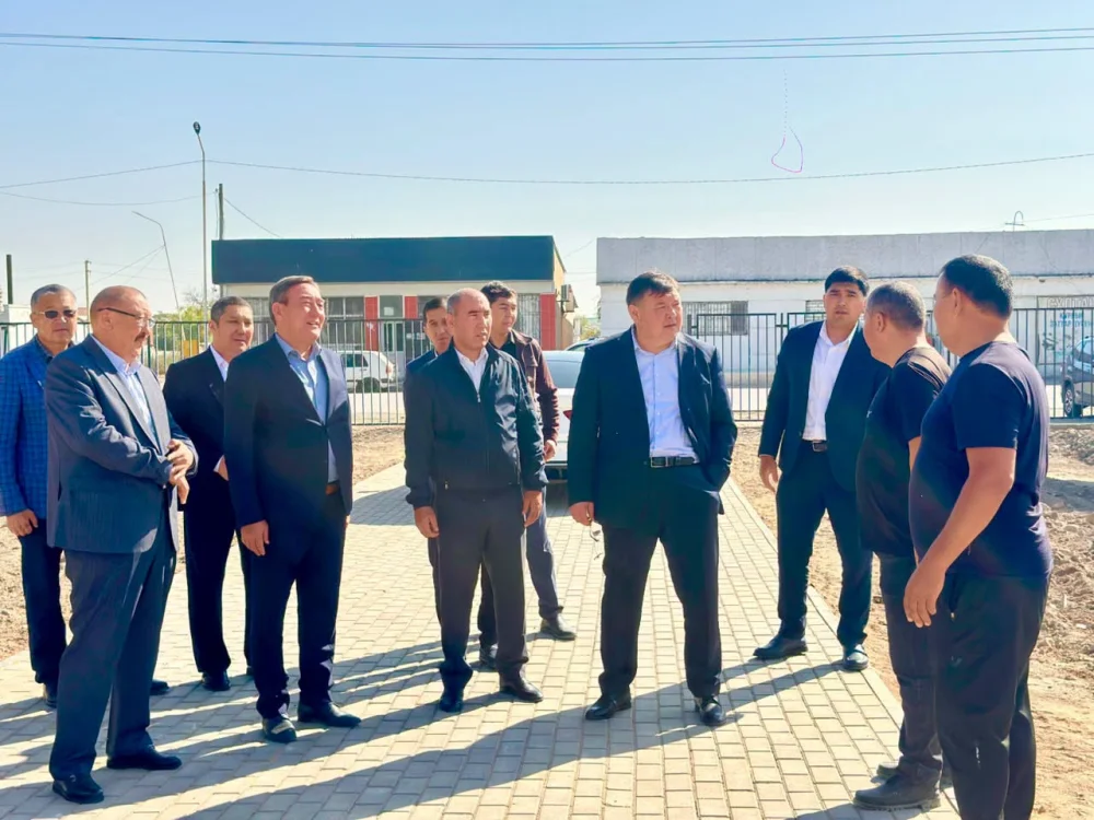 АУДАН БАСШЫСЫ АРМАН РОМАНҰЛЫ СҮТКЕНТТЕГІ ЖАҢА СПОРТ КЕШЕНІНІҢ ҚҰРЫЛЫСЫНЫҢ БАРЫСЫМЕН ТАНЫСТЫ.. — Фотосурет 1