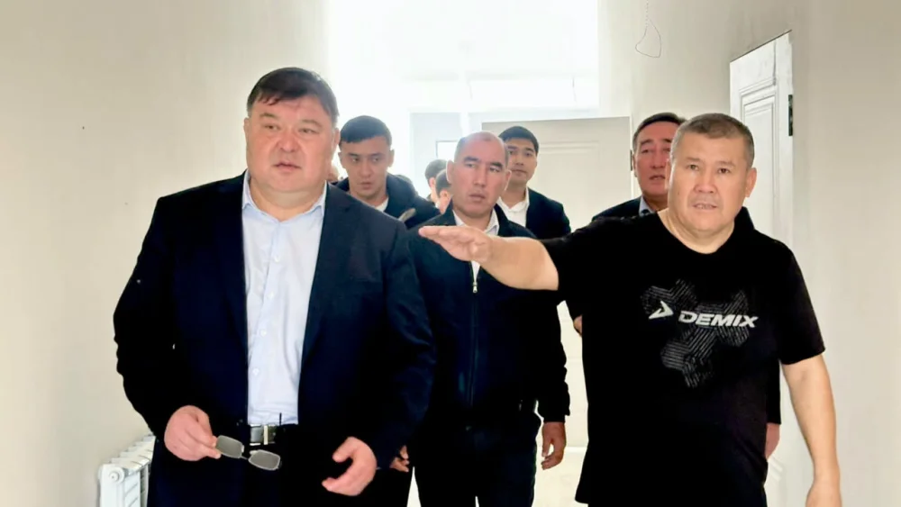 АУДАН БАСШЫСЫ АРМАН РОМАНҰЛЫ СҮТКЕНТТЕГІ ЖАҢА СПОРТ КЕШЕНІНІҢ ҚҰРЫЛЫСЫНЫҢ БАРЫСЫМЕН ТАНЫСТЫ.. — Фотосурет 5