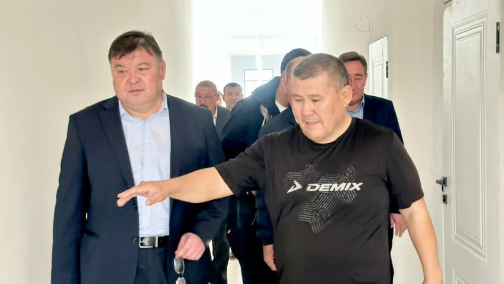 АУДАН БАСШЫСЫ АРМАН РОМАНҰЛЫ СҮТКЕНТТЕГІ ЖАҢА СПОРТ КЕШЕНІНІҢ ҚҰРЫЛЫСЫНЫҢ БАРЫСЫМЕН ТАНЫСТЫ.. — Фотосурет 6