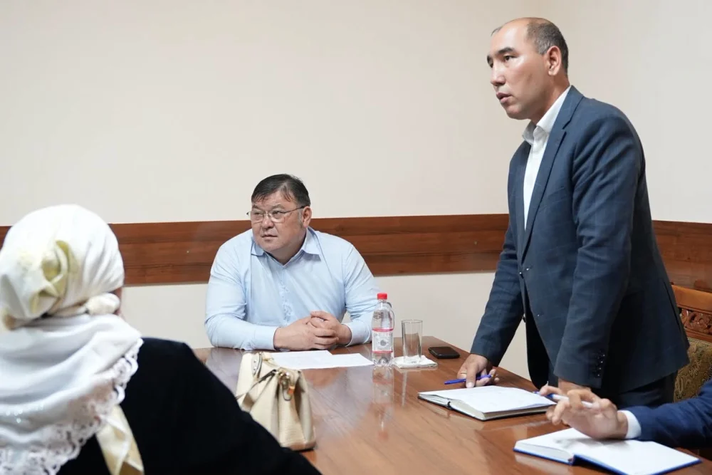 ШАРДАРА АУДАНЫНЫҢ ӘКІМІ ТҰРҒЫНДАРДЫҢ ЖЕКЕ МӘСЕЛЕЛЕРІ БОЙЫНША ҚАБЫЛДАУ ӨТКІЗДІ — Фотосурет 4