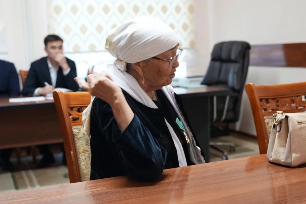 ШАРДАРА АУДАНЫНЫҢ ӘКІМІ ТҰРҒЫНДАРДЫҢ ЖЕКЕ МӘСЕЛЕЛЕРІ БОЙЫНША ҚАБЫЛДАУ ӨТКІЗДІ — Фотосурет 3