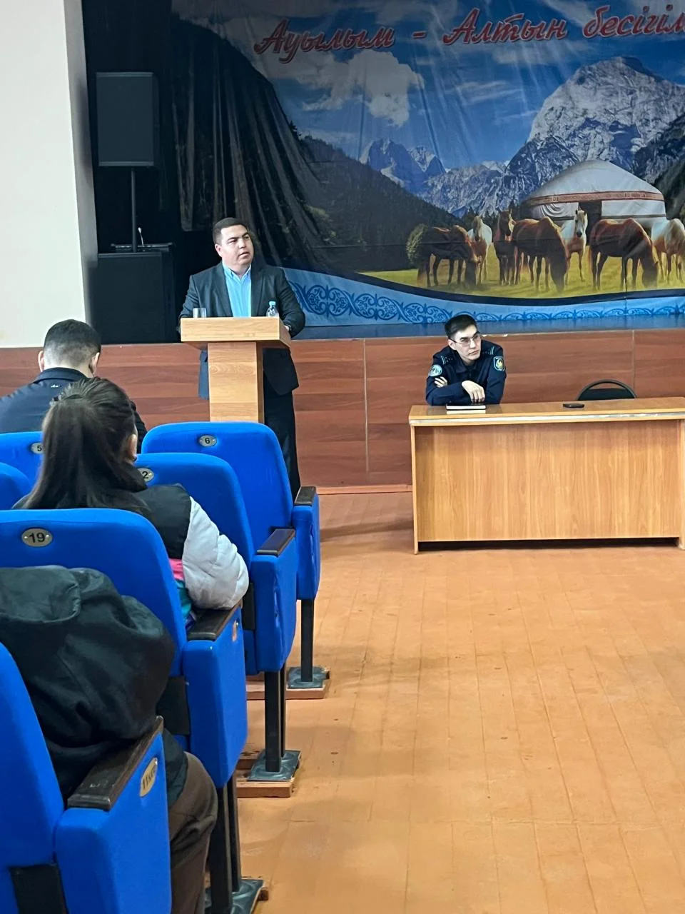 Төлеңгіт ауылдық округінің әкімі тұрғындармен кездесті — Фотосурет 1