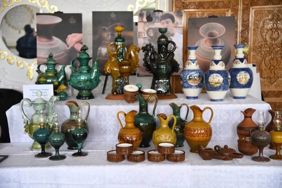 ОТЫРАРДА ХАЛЫҚАРАЛЫҚ ҚОЛӨНЕР ШЕБЕРЛЕРІНІҢ ЖӘРМЕҢКЕСІ БАСТАЛДЫ — Фотосурет 2