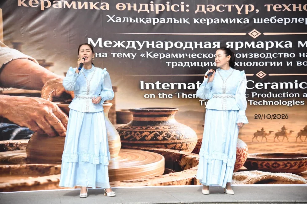 ОТЫРАРДА ХАЛЫҚАРАЛЫҚ ҚОЛӨНЕР ШЕБЕРЛЕРІНІҢ ЖӘРМЕҢКЕСІ ӨЗ ЖҰМЫСЫН БАСТАДЫ — Фотосурет 16