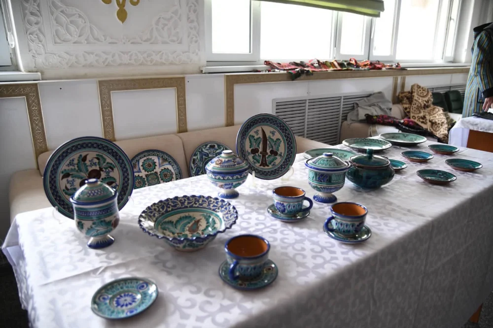 ОТЫРАРДА ХАЛЫҚАРАЛЫҚ ҚОЛӨНЕР ШЕБЕРЛЕРІНІҢ ЖӘРМЕҢКЕСІ ӨЗ ЖҰМЫСЫН БАСТАДЫ — Фотосурет 9