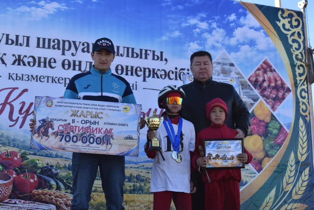 ЕҢБЕКПЕН КЕЛГЕН ЫРЫС: ҚЫЗЫЛҚОҒАДА АУЫЛ ШАРУАШЫЛЫҒЫ ҚЫЗМЕТКЕРЛЕРІНІҢ МЕРЕКЕСІ АТАЛЫП ӨТТІ — Фотосурет 6