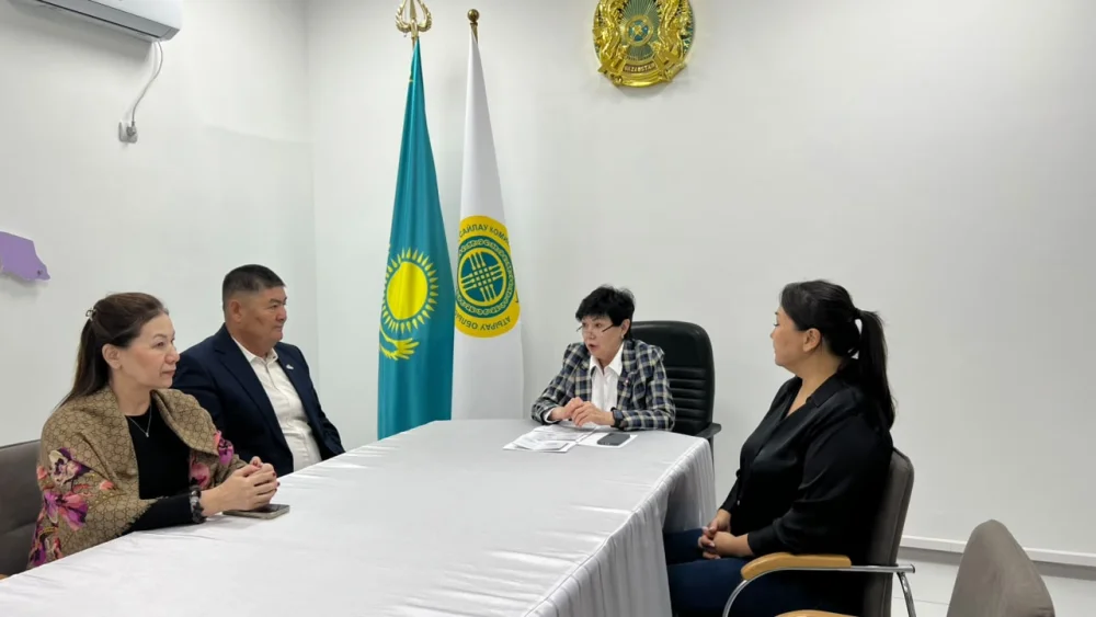 Атырау облысында партиялық тізім бойынша ұсынылған кандидаттардың куәліктері табысталды — Фотосурет 1
