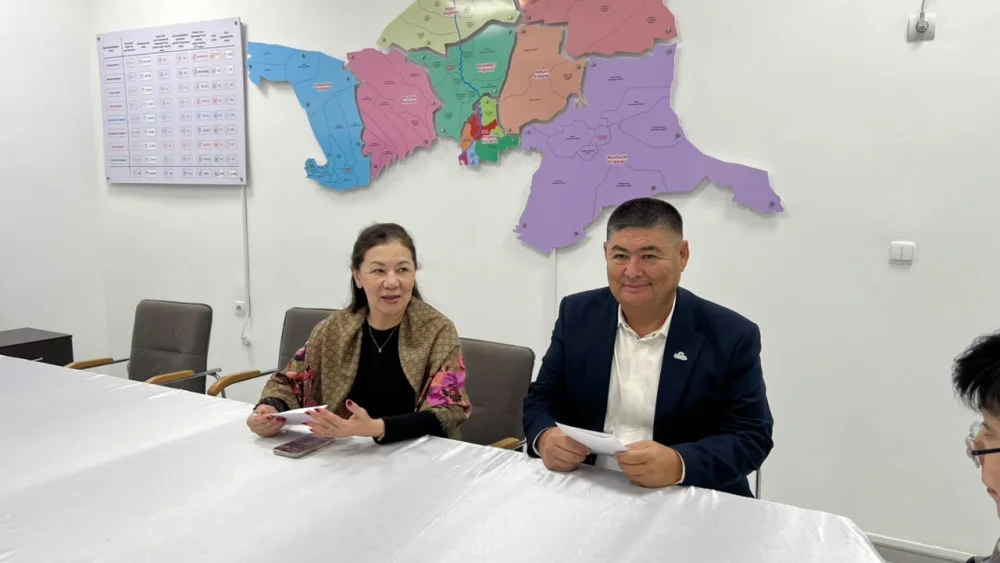 Атырау облысында партиялық тізім бойынша ұсынылған кандидаттардың куәліктері табысталды — Фотосурет 7