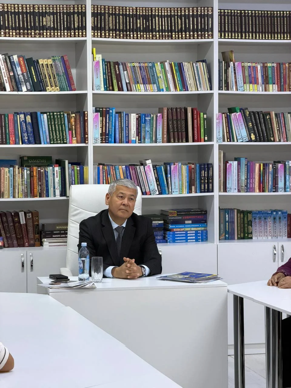 Балалар мен жасөспірімдер кітапханасында «Құқықтық мәдениет – өркениет негізі» тақырыбында құқықтық сағат өткізді — Фотосурет 3