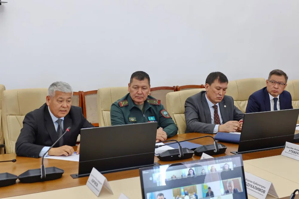 Ұлытау облысы әкімінің төрағалығымен «Заң және Тәртіп» конституциялық қағидатын іске асыру жөніндегі ведомствоаралық комиссияның отырысы өтті — Фотосурет 4