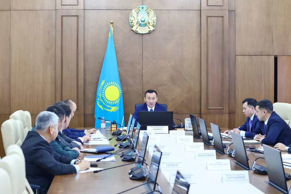 Ұлытау облысы әкімінің төрағалығымен «Заң және Тәртіп» конституциялық қағидатын іске асыру жөніндегі ведомствоаралық комиссияның отырысы өтті — Фотосурет 3