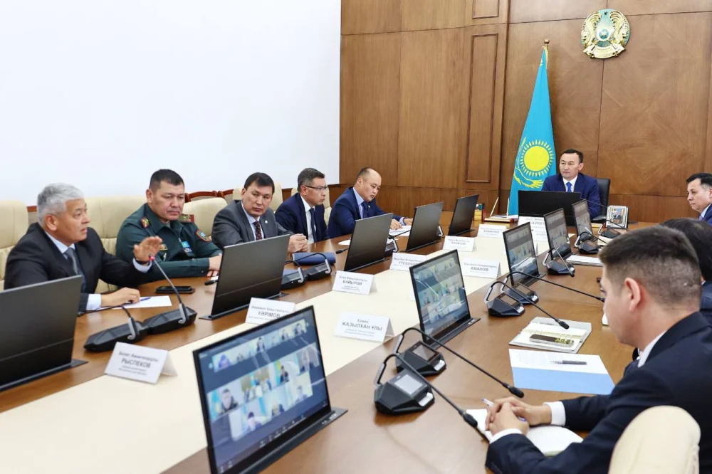 Ұлытау облысы әкімінің төрағалығымен «Заң және Тәртіп» конституциялық қағидатын іске асыру жөніндегі ведомствоаралық комиссияның отырысы өтті — Фотосурет 5