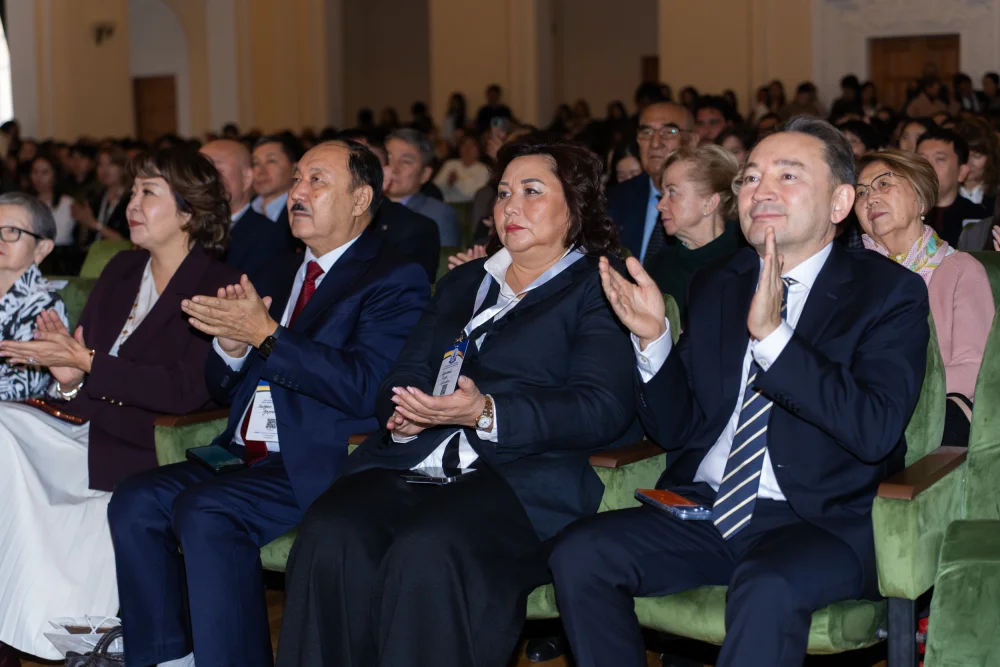 Ұлттық ғылым академиясында микробиология, вирусология және биоқауіпсіздік мәселелеріне арналған халықаралық конференция өтті — Фотосурет 8