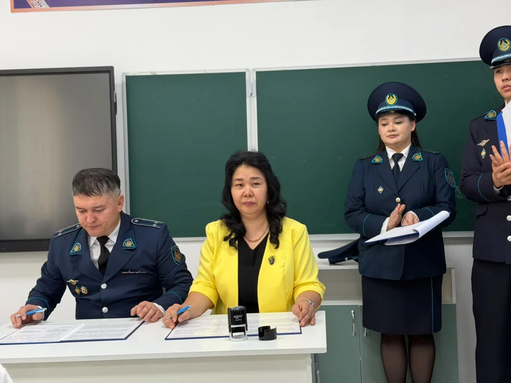 Республика күні қарсаңында К. Салықов атындағы мектепте «Жас сақшы» сыныбы ашылды — Фотосурет 2
