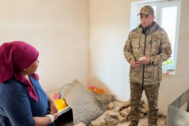 ОТЫРАР АУДАНЫНДА ТҰРҒЫН ҮЙЛЕРДІҢ ӨРТ ҚАУІПСІЗДІГІ ТЕКСЕРІЛДІ — Фотосурет 1