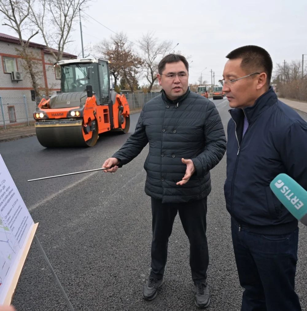 Павлодар қаласына жасаған жұмыс сапары барысында облыс әкімі Асайын Байханов «Усолка» шағын ауданында бой көтерген жаңа мектептің ашылуына дайындық барысымен танысып, қала көшелерін жөндеу жұмыстарын және «Павлодар» арнайы экономикалық аймағындағы (АЭА) жол инфрақұрылымының құрылысын тексерді — Фотосурет 13