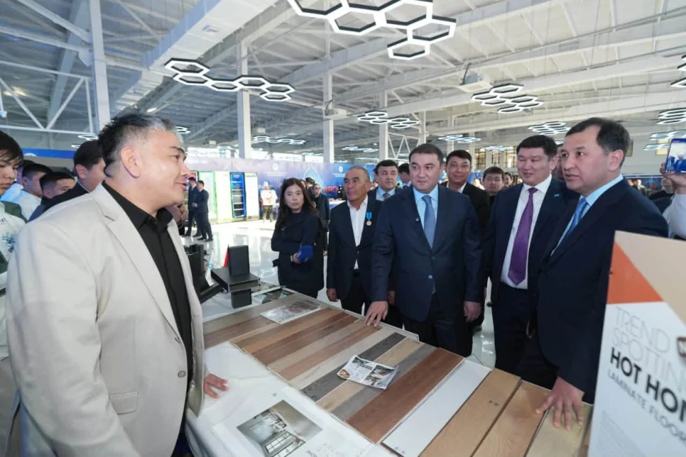 ТҮРКІСТАНДА ЖАСАЛҒАН: ТҮРКІСТАН ОБЛЫСЫНЫҢ 50-ДЕН АСТАМ ТАУАР ӨНДІРУШІСІ ӨЗ ӨНІМДЕРІН ТАНЫСТЫРДЫ — Фотосурет 6