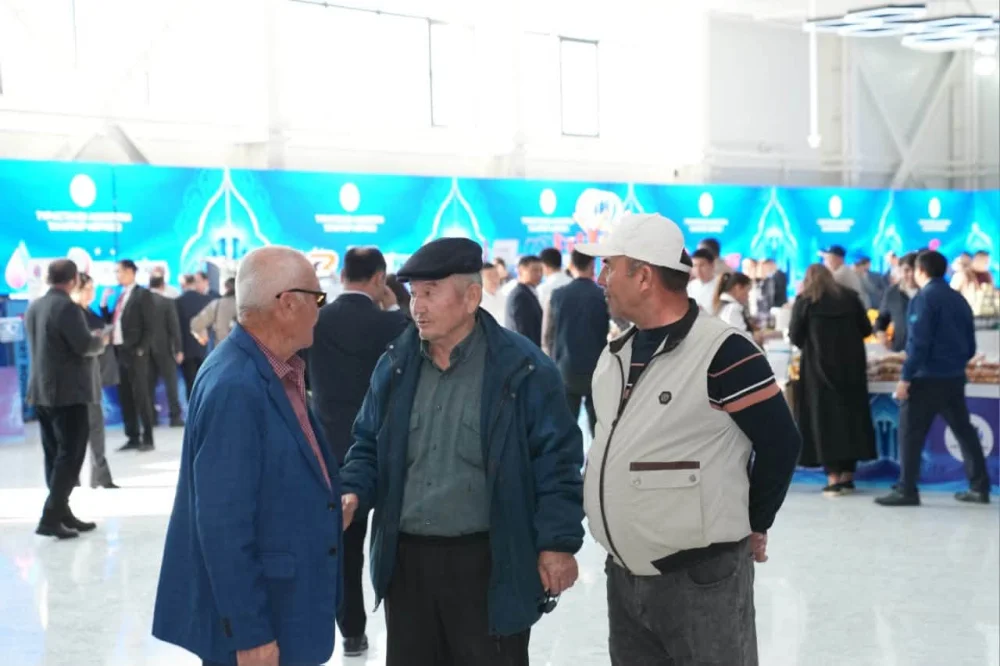 ТҮРКІСТАНДА ЖАСАЛҒАН: ТҮРКІСТАН ОБЛЫСЫНЫҢ 50-ДЕН АСТАМ ТАУАР ӨНДІРУШІСІ ӨЗ ӨНІМДЕРІН ТАНЫСТЫРДЫ — Фотосурет 7