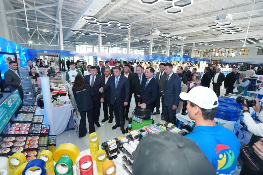 ТҮРКІСТАНДА ЖАСАЛҒАН: ТҮРКІСТАН ОБЛЫСЫНЫҢ 50-ДЕН АСТАМ ТАУАР ӨНДІРУШІСІ ӨЗ ӨНІМДЕРІН ТАНЫСТЫРДЫ — Фотосурет 1