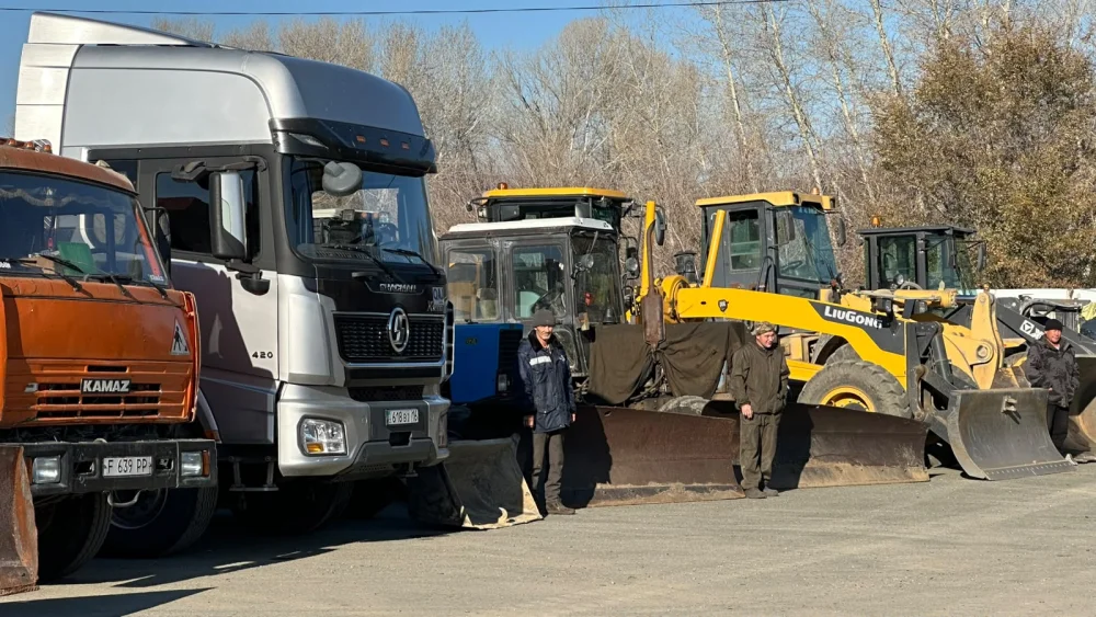 Самар ауданында жолдарды қысқы күтіп-ұстауға дайындық жүргізілуде — Фотосурет 2