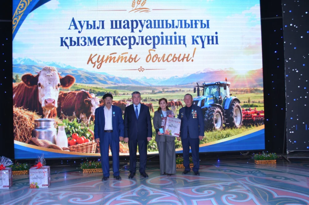 ШАЛҚАР АУДАНЫНДА АУЫЛ ШАРУАШЫЛЫҒЫ ҚЫЗМЕТКЕРЛЕРІНІҢ КҮНІ АТАЛЫП ӨТТІ — Фотосурет 12