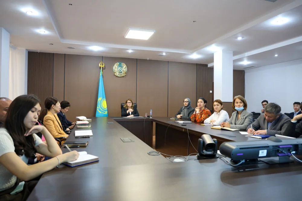 Өнеркәсіп және құрылыс министрлігінде заңдылықты қамтамасыз ету, сыбайлас жемқорлыққа қарсы іс-қимыл және қызметтік әдеп мәселелері бойынша семинар өтті — Фотосурет 3