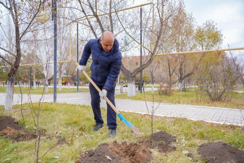 «Таза Қазақстан»: Астанада ағаш отырғызу науқаны өтті — Фотосурет 5