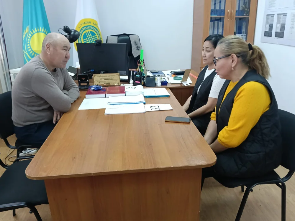 Курчатов қаласының аумақтық сайлау комиссиясының төрағасы мәслихат депутаттығына кандидаттармен кездесу өткізді. — Фотосурет 1