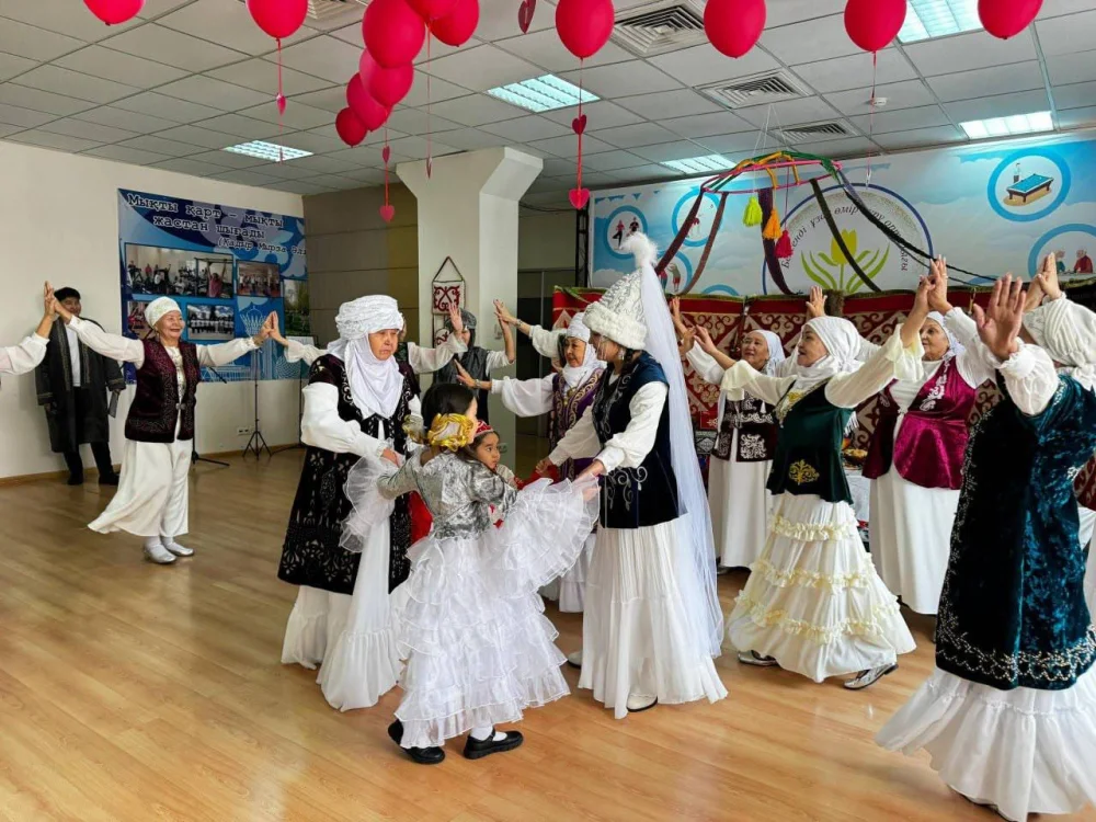 АСТАНАДА 23 МЫҢНАН АСТАМ ЗЕЙНЕТКЕР БЕЛСЕНДІ ҰЗАҚ ӨМІР СҮРУ ОРТАЛЫҒЫНА БАРАДЫ — Фотосурет 4